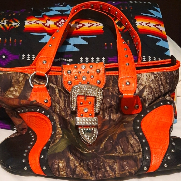 Purse - Picture 1 of 1